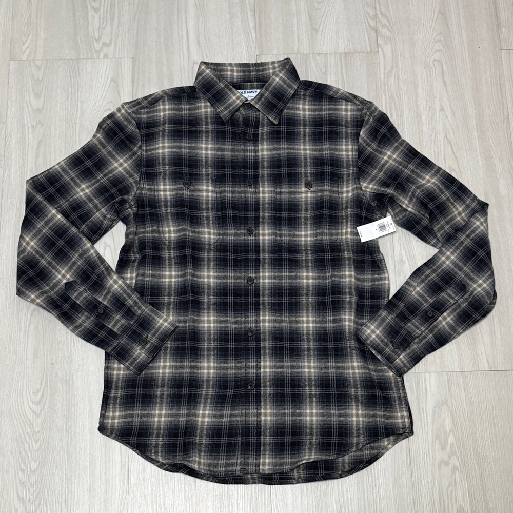 OLD NAVY Classic flannel Plaid Button-Down Shirt in Black and Gray small